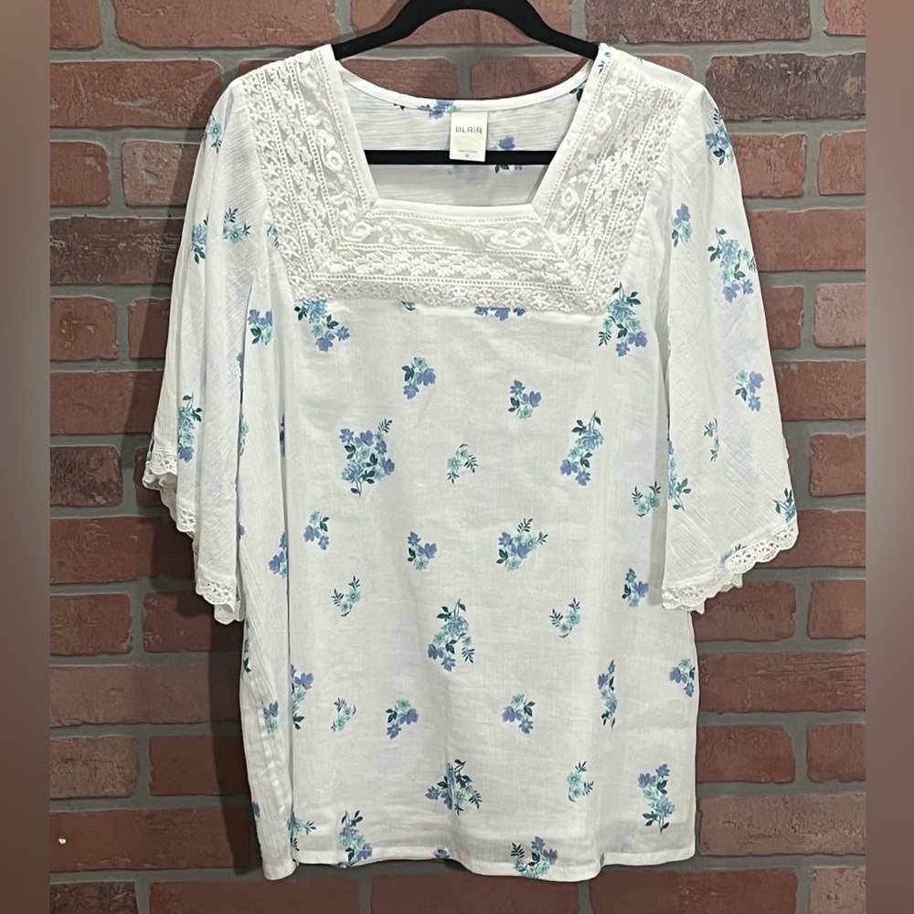 Blair White Floral Crochet Trim Square Neck Blouse Womens Medium Flutter Sleeve